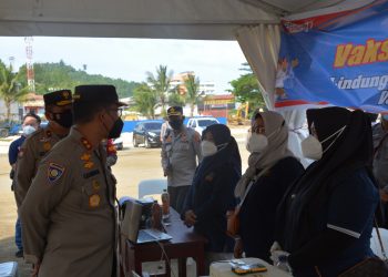 Kakorbinmas Polri Pantau langsung Jalanya Gerai Vaksin Presisi Gabungan TNI-POLRI