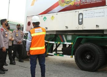 Kapolri Luncurkan Bantuan 10 Iso Tank untuk Antisipasi Ketersediaan Oksigen