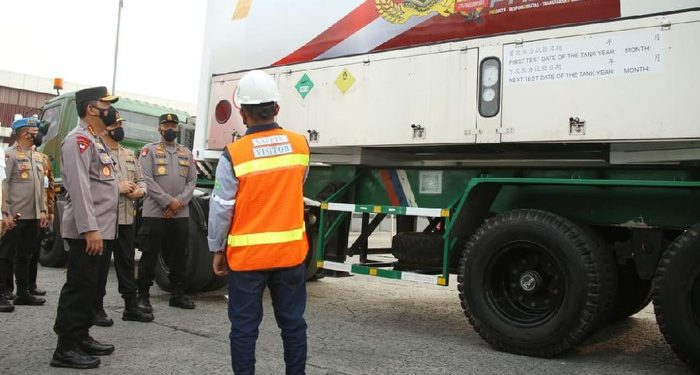 Kapolri Luncurkan Bantuan 10 Iso Tank untuk Antisipasi Ketersediaan Oksigen