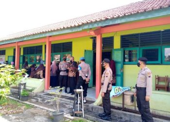 Kapolsek Bener Pantau Vaksinasi 1000 Siswa