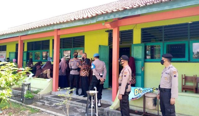 Kapolsek Bener Pantau Vaksinasi 1000 Siswa