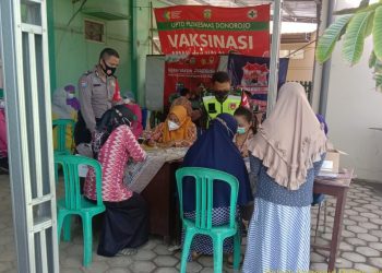 Personil Polsek Donorojo Jepara Bersama Instansi Terkait Amankan Pelaksanaan Vaksinasi Warga di Gerai Vaksin Presisi
