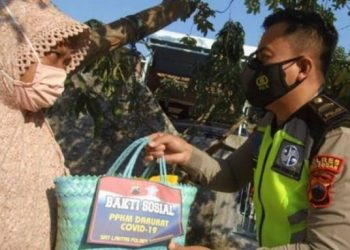 Satlantas Polres Grobogan Lagi-lagi Bagikan Sembako