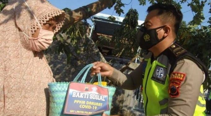 Satlantas Polres Grobogan Lagi-lagi Bagikan Sembako