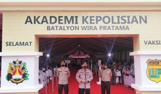 Tinjau Vaksinasi Akpol 97, Kapolri Bicara Strategi Pengendalian Covid-19