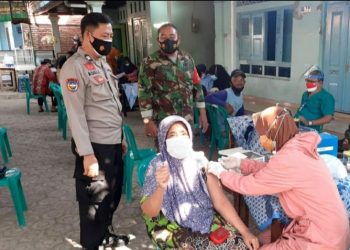 TNI-Polri Lakukan Sinergitas Pendampingan Vaksinasi di Kota Tegal