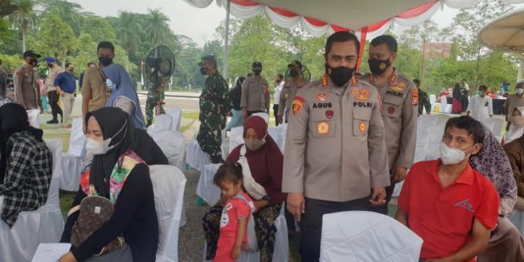 Alumni Akabri 89 Gelar Vaksinasi dan Salurkan Ribuan Paket Sembako di Alun-alun Cilegon