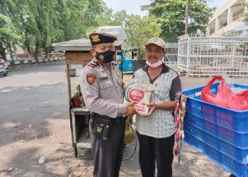 POLSEK KELAPA GADING POLRES METRO JAKARTA UTARA PEMBAGIAN PAKET SEMBAKO  BERUPA BERAS