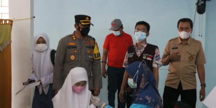 Target 16000 Vaksinasi Perhari, Polri Pantau Pelaksanaan Gerai Vaksinasi Merdeka Dimasa PPKM