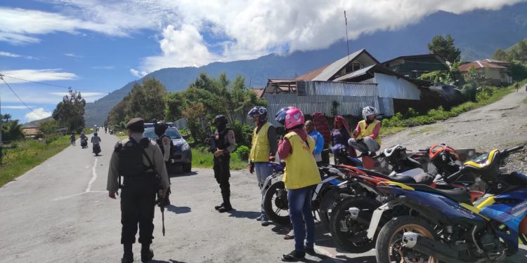 Berikan Rasa Aman Bagi Masyarakat, Polisi Rutin Gelar Patroli Dialogis di Seputaran Kota Puncak Jaya