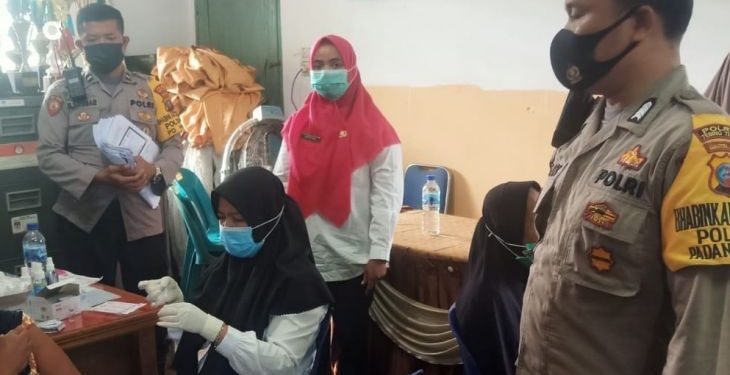 Polisi vaksinasi 340 warga Tebing Tinggi