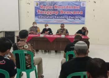 Waspada Bencana Di Musim Pancaroba, Tiga Pilar Polsek Pekalongan Utara Siapkan Posko di Kawasan Rawan Bencana