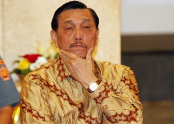 Netizen Curigai Luhut Batalkan PPKM Level 3 Saat Nataru