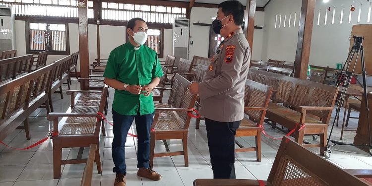 Kapolsek Banjarsari Cek Sejumlah Gereja Jelang Nataru 2021