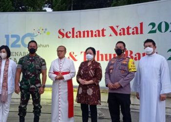 Kapolri Ucapkan Selamat Natal saat Tinjau Pengamanan  Misa Natal di Gereja Katedral Jakarta