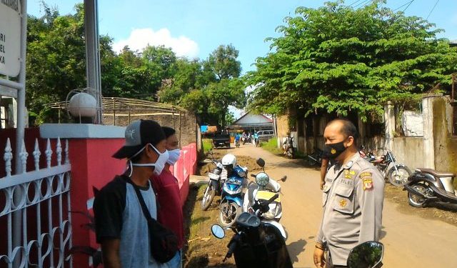 Operasi Yustisi  Polsek Kasokandel Tak Bosan Berikan Himbauan Prokes Kepada Warga