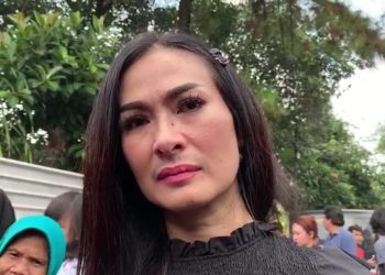 Iis Dahlia Sering Berkata Kasar? Deddy Corbuzier Sampai Kaget Lihat Perlakuan sang Pedangdut di Balik Kamera: Iis Itu Cuma Pencitraan