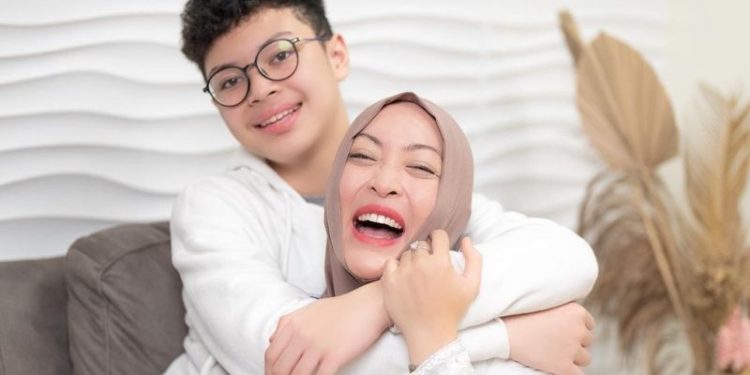 Angelina Sondakh Pilih Berjualan Kue Kering, Demi Menafkahi Anak!