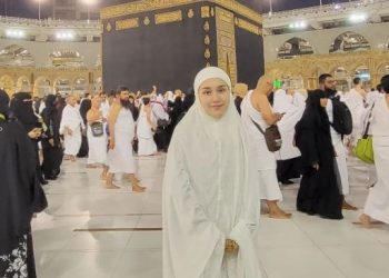 Ayu Ting Ting Ungkap Penyebab Jatuh Sakit Saat Umrah