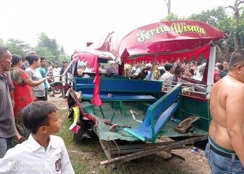 VIRAL! Odong-odong Tertabrak Kereta di Serang Banten