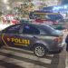 Dua Mobil Polisi Blokade Catwalk Citayam Fashion Week