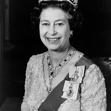 Mengenang Email hingga Tweet Pertama Ratu Elizabeth II
