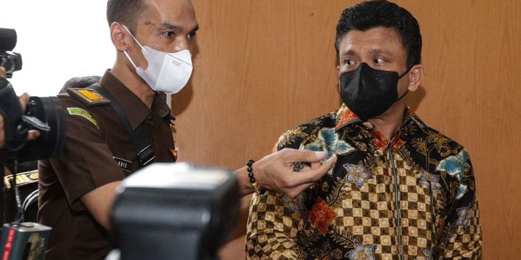 Tersangka kasus pembunuhan berencana Ferdy Sambo jalani sidang di Pengadilan Negeri Jakarta Selatan, Senin (17/10/2022). Ferdy Sambo bersama tiga tersangka lainnya akan menjalani sidang perdana kasus pembunuhan berencana terhadap Brigiadir J.
