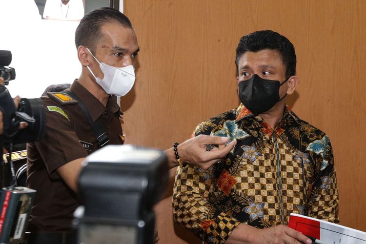 Tersangka kasus pembunuhan berencana Ferdy Sambo jalani sidang di Pengadilan Negeri Jakarta Selatan, Senin (17/10/2022). Ferdy Sambo bersama tiga tersangka lainnya akan menjalani sidang perdana kasus pembunuhan berencana terhadap Brigiadir J.