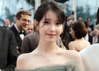 Kisah Haru dan Inspiratif IU: Dari Kemiskinan hingga Kesuksesan