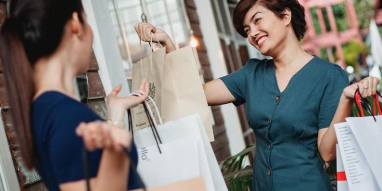 Fenomena ‘Doom Spending’: Ketika Stres Ekonomi Mendorong Generasi Milenial dan Gen Z Berbelanja Tanpa Kendali