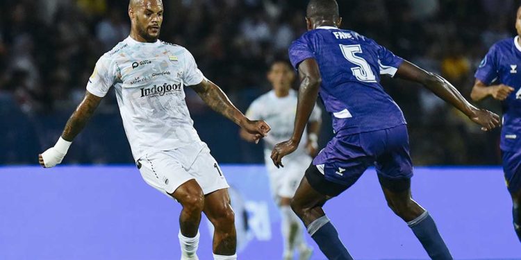 Persib Bandung Tundukkan Persik Kediri 2-0 di Stadion Brawijaya