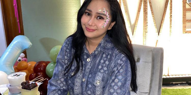 Denise Chariesta Ungkap Perjuangannya Membesarkan Putra Tanpa Kehadiran Ayah