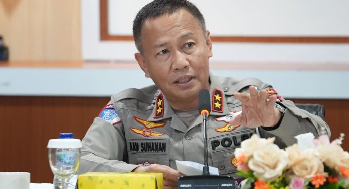 Kakorlantas Polri Irjen Pol Aan Suhanan bersama Dirut PT. Jasa Raharja dan Tim Survei kembali melanjutkan pengecekan di Pelabuhan PT ASDP Indonesia Ferry Cabang Ketapang, Banyuwangi, menjelang libur Natal dan Tahun Baru (Nataru) pada Jumat (29/11/2024)