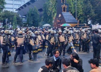 Mahasiswa Korban Pemukulan Aparat Saat Demonstrasi Tolak RUU TNI di Semarang