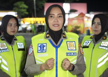 Rest Area KM 39 Jadi Lokasi Tim Public Address Polwan Korlantas Berikan Imbauan