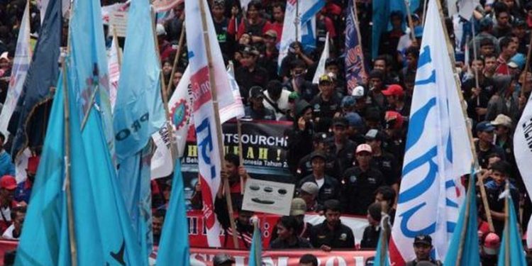 Demo Buruh Serentak 28 Agustus- "Hostum" di Jakarta Fokus Depan DPR