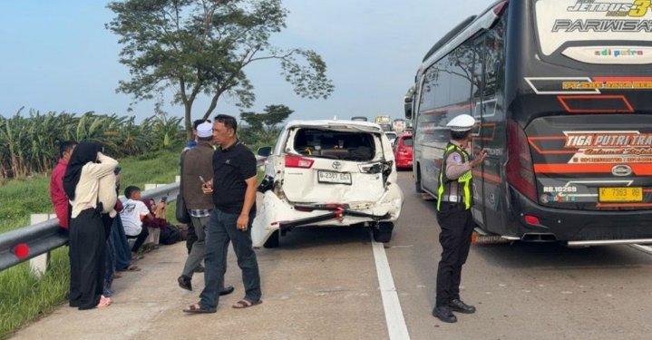 Petugas Sigap Tangani Kecelakaan Bus PO Haryanto di Tol Batang–Semarang, Evakuasi Cepat Cegah Dampak Lebih Luas