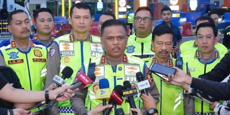 Kakorlantas Polri Irjen Agus Suryonugroho Patroli Langsung di Tol Trans Jawa Kawal Sisa Arus Balik