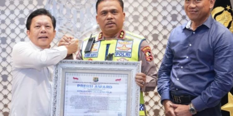 Kakorlantas Polri Irjen Agus Suryonugroho Terima Presisi Award sebagai Ujung Tombak Mudik 2026