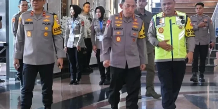 Capaian Historis! Polri Kini Tempati Posisi ke-4 Lembaga Paling Dipercaya Versi Indikator